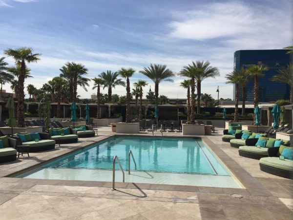 Luxury Suites International at The Signature image 19