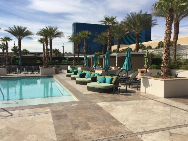 Luxury Suites International at The Signature image 8