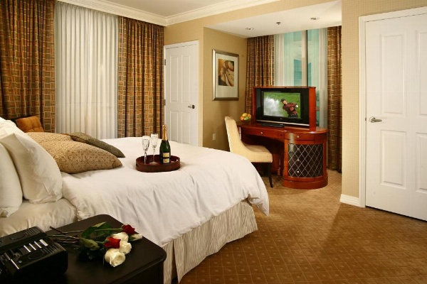 Luxury Suites International at The Signature image 9